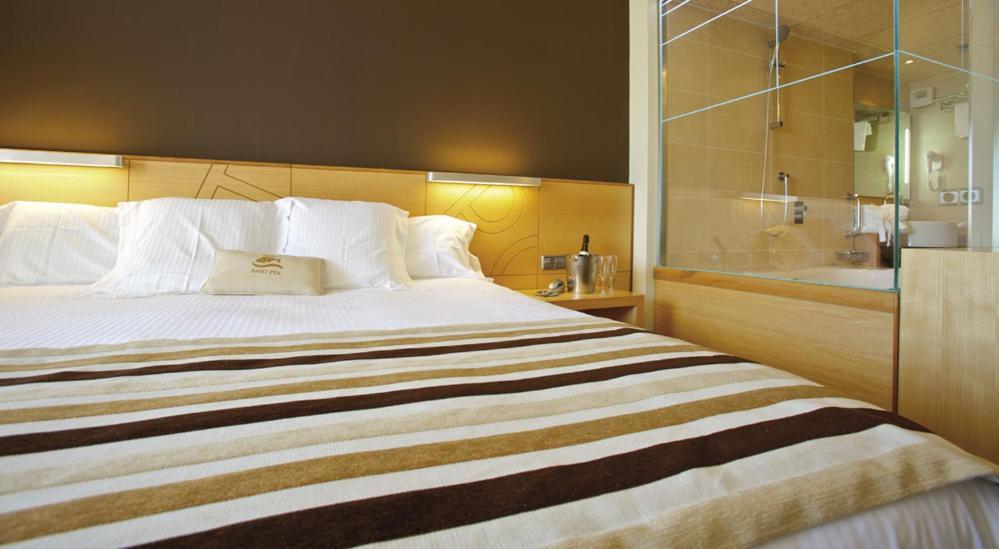 Hotel Restaurant Sant Pol Сан Фелиу де Гиксолс Екстериор снимка