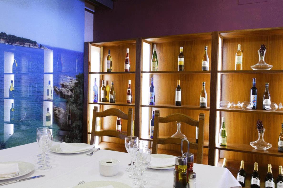 Hotel Restaurant Sant Pol Сан Фелиу де Гиксолс Екстериор снимка