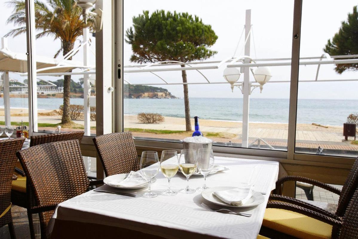 Hotel Restaurant Sant Pol Сан Фелиу де Гиксолс Екстериор снимка