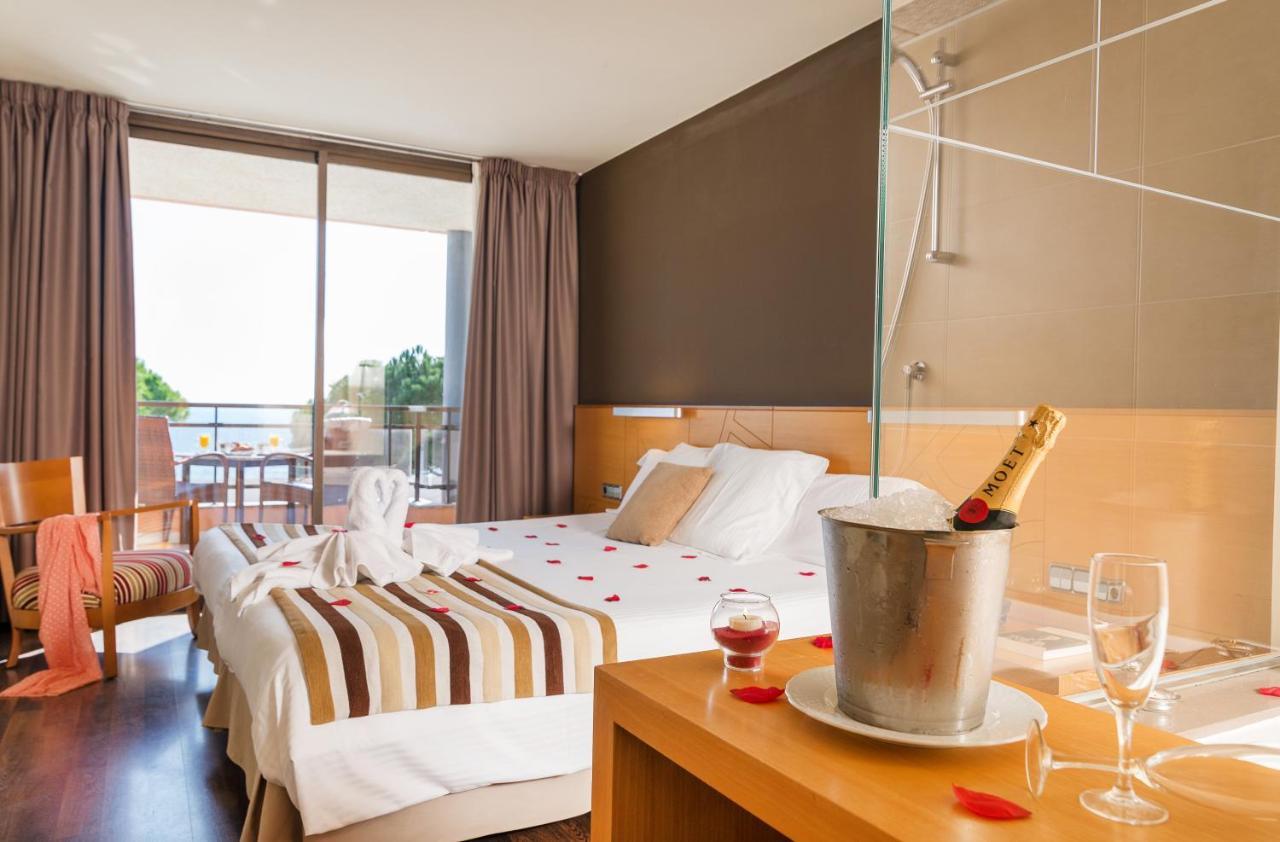 Hotel Restaurant Sant Pol Сан Фелиу де Гиксолс Екстериор снимка