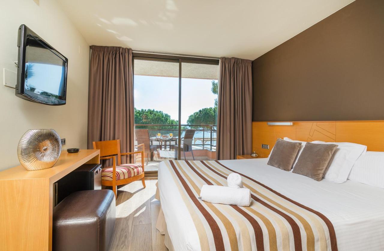 Hotel Restaurant Sant Pol Сан Фелиу де Гиксолс Екстериор снимка